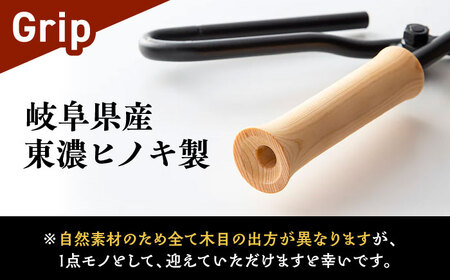 LGASIA（ルガシア） 多機能薪バサミ炎【homura】グリップヒノキ&nbsp;スタンダードサイズ(専用袋つき) / アウトドア キャンプ たき火 / 恵那市 / ＭＡＣ[AUDM037]