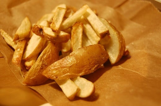 お好きな形に切ってから油で揚げて、フライドポテトに。イモの甘みが感じられ、男爵とはまた違った歯ごたえがあります。