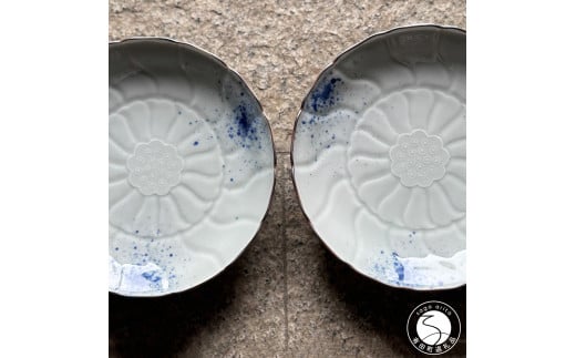 有田焼 吹き墨縁錆睡蓮彫 和皿 2枚【有田焼 花伝作】食器 器 和皿 皿 セット 白 渕錆 A25-567