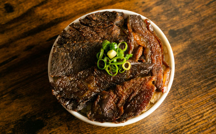 丸小本店 老舗肉屋の和牛ひつまぶし 1人前245g×2個セット レトルト 国産牛 レンジ対応 恵那市 / テンポイント [AUFN001]