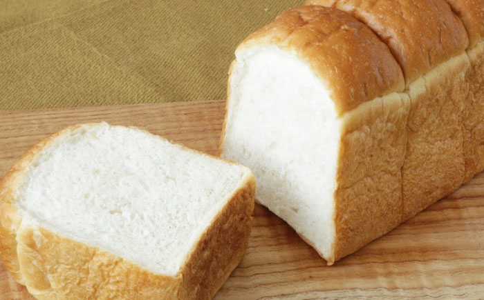 【全3回定期便】【冷凍】臥龍食パン2本 愛媛県大洲市/株式会社アライ 冷凍パン 食事パン 朝食 ベーカリー 冷凍 ぱん [AGAY047]