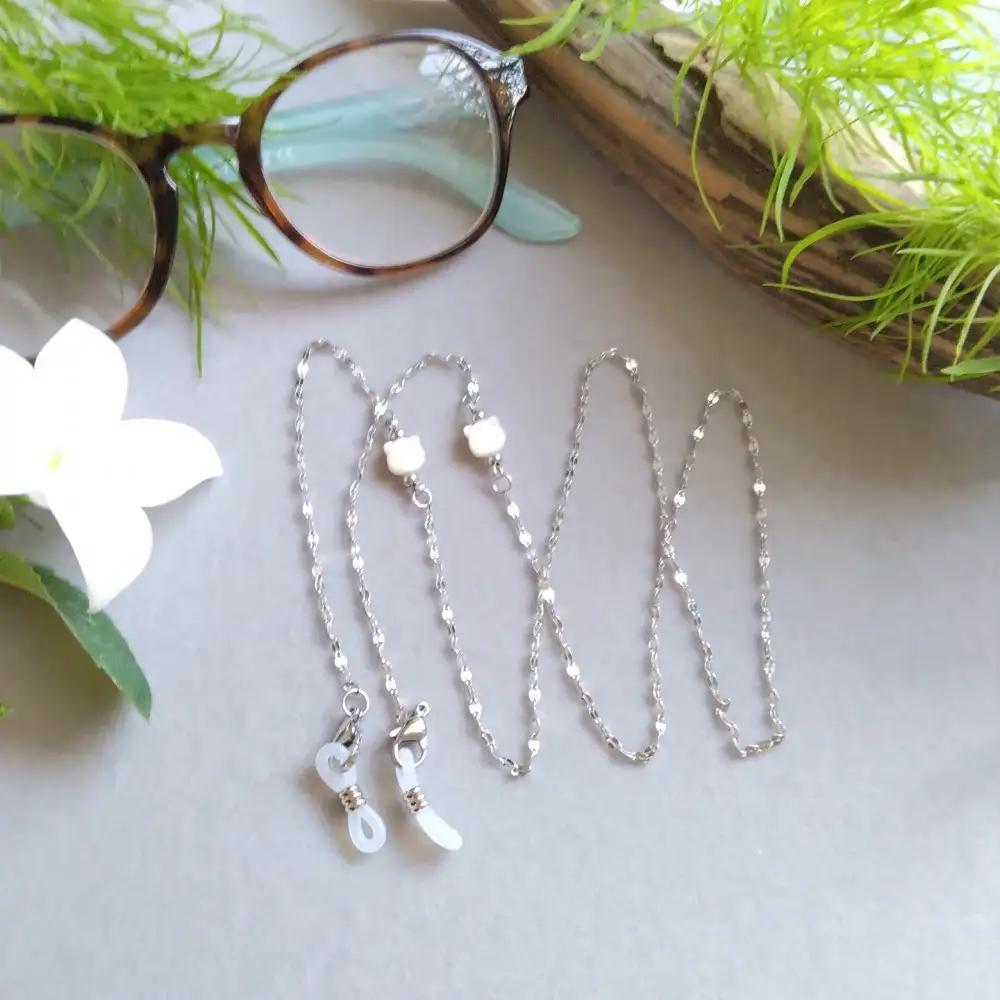 【小さなシェル猫】メガネチェーン　サージカルステンレス　アレルギー対応　白蝶貝　ネコモチーフ　天然石　プレゼント　ギフト　