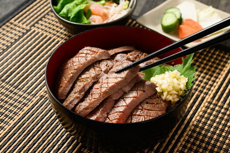 【厚さが選べる】牛タン300g 尾野精肉店の牛タン瀬戸内レモン塩だれ｜選べる厚さ 厚切り 薄切り 塩だれ 瀬戸内レモン 数量限定 サイズ不揃い 訳あり 真空パック 小分け 冷凍 牛肉 牛タン 広島県 