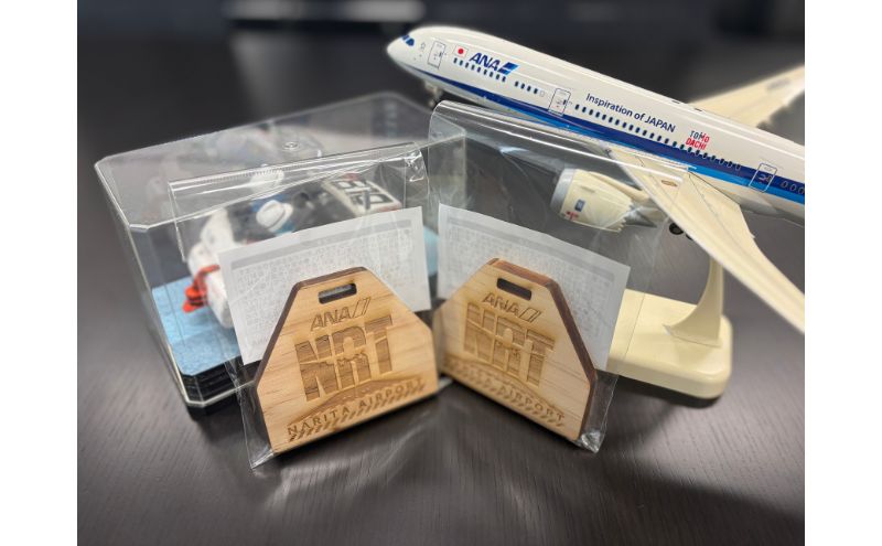 【ANA限定100個／シリアルナンバー入り】～飛行機の車輪止めを新たな価値へ～木製ラゲッジタグ 雑貨 タグ ラゲッジタグ 名札 旅行 スーツケース 木製チョーク リサイクル 千葉県 成田市
