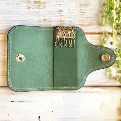 ふるさと納税 京丹後市 本革【アールキーケース】牛革グリーン 栃木レザー使用 110mm×60mm 角に丸味のあるキーケース |  | 02