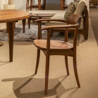 ふるさと納税 高山市 【飛騨の家具】　飛騨産業　クレセントアームチェア(ウォルナット)  TR3133 |  | 01