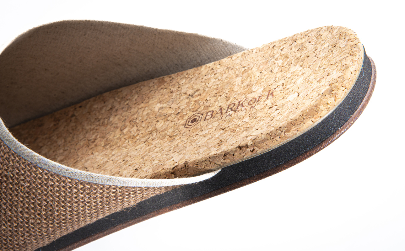 ルームシューズの理想形。天然素材、静音性、高反発クッションで足にやさしい、コルクでむれにくい、綿や麻の素材で、春夏らしいデザイン。「バークオブケイ」コルクルームシューズ爽（Made in Japanの