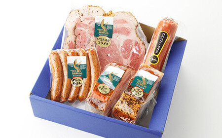 ビールによく合うセット （城川七味ベーコンミニ ・ パストラミスライス ・ 城川ガーリックベーコンミニ ・ ペッパーウインナー ・ やわらかいサラミ） ベーコン パストラミ ベーコン ウインナー サラ