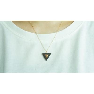 ふるさと納税 日南町 FOSSIL SERIES トライアングルネックレス |  | 01