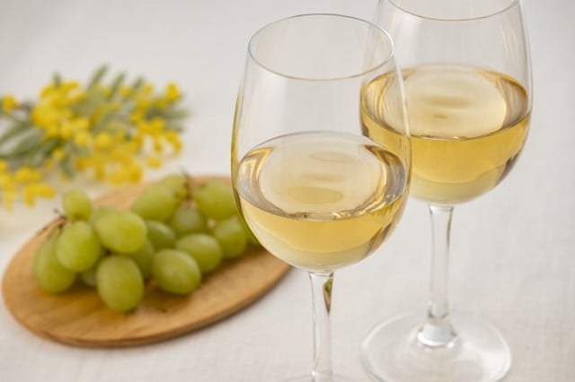 南国フルーツを思わせる甘やかな香り。酸もしっかりあり、スッキリとした飲み口。