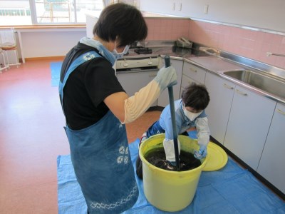 022f003 【限定10枚】ならは藍染め会　藍染めストール（絹）～乾燥葉染め～