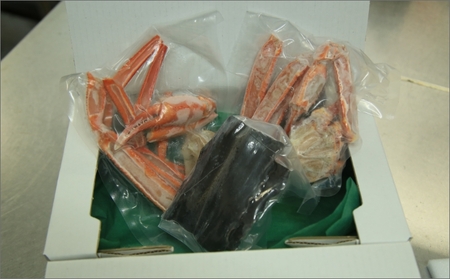【特選】日本海産紅ズワイガニ（かに鍋、焼きガニ用加工済）