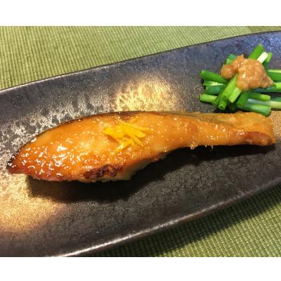 ふるさと納税 宮城県 ふっくら柔らか!宮城県南三陸サーモン、塩銀鮭・小分けタイプ3切れ×3袋&ひとめぼれ米2合のセット |  | 01