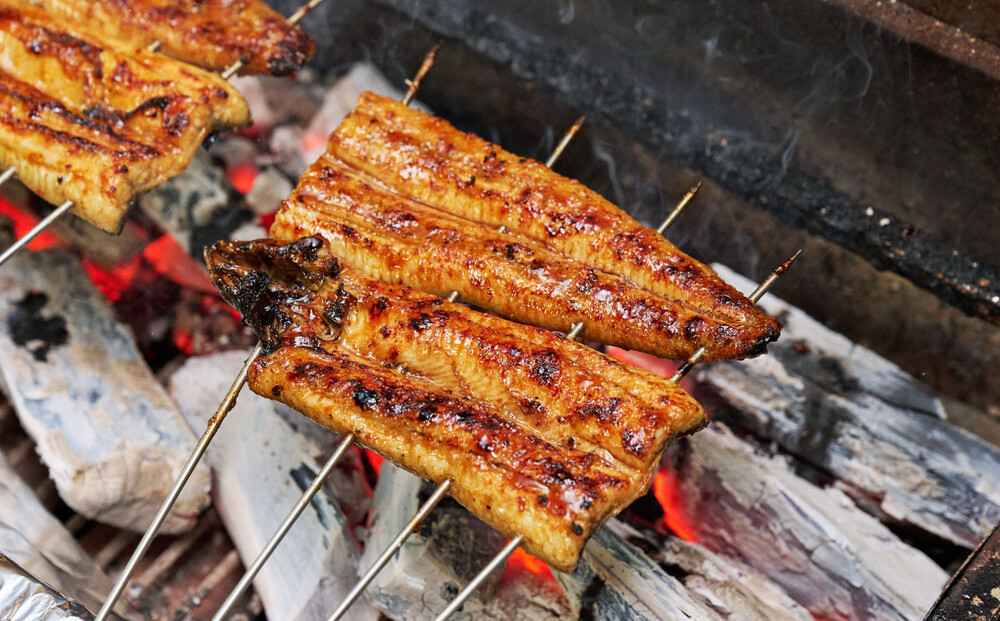 【職人手焼き】国産特大うなぎ蒲焼1尾（約170g前後）【国産 特大 うなぎ 鰻 ウナギ ふっくら 柔らか 鰻重 きざみ鰻 うなぎのせいろ蒸 タレ付 弁当】(H097112)