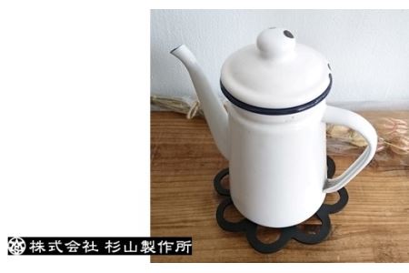 D13-03 鉄の鍋敷き（花形）