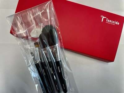 熊野化粧筆 グレイスセット (軸色：黒)【メイクブラシ 化粧筆 フェイスブラシ チークブラシ アイシャドウブラシ 熊野筆 伝統工芸 職人技 高級筆 セット ギフト 贈り物】 21-42