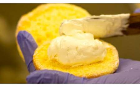 老舗の銘菓「メルヘン」 甘じょっぱいチーズクリームブッセ ケーキ 10個　岩手県北上市　有限会社かぎや菓子舗　C0536