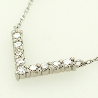 ふるさと納税 松山市 PT　ダイヤ　0.10ct　Vライン　ネックレス |  | 01