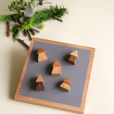 ふるさと納税 木津川市 【木のマグネット】木のおうち　小さな木のインテリア　5個セット