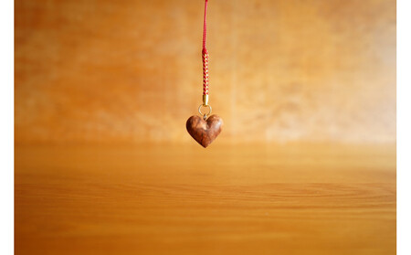 【相良パーティ】千年の愛～屋久島の森の至極の宝～ 屋久杉ハートストラップ