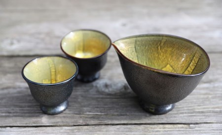 【ガラス工芸品】ガラス黒薩摩 桜島灰酒器(片口・盃2個)(宮澤ガラス/130-1039)