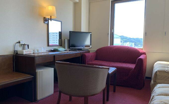 【ふるさと納税】飯能第一ホテル ツインルームタイプB(2名)宿泊券 宿泊先 チケット ビジネスホテル セミダブルベッド ソファー 素泊りプラン 　お届け：発注後、2週間程度 HNNAO003