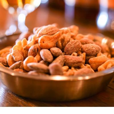 ふるさと納税 厚岸町 スモークナッツ 食べ比べ プレーン 牡蠣塩味 100g×各2パック 木こりの燻製屋 |  | 01