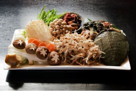美容にも健康にもバッチリ！コラーゲンたっぷりのすっぽん鍋セット（野菜付き）4人前_S50