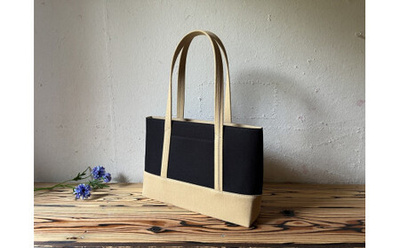 【2026年6月上旬発送開始】【 AKIRA オリジナル】【 マツコの知らない世界 で紹介されました！】職人手作り 中型スリムトートバッグ 黒×ベージュ帆布 軽量 軽い 日本製 キャンバス 帆布 横型