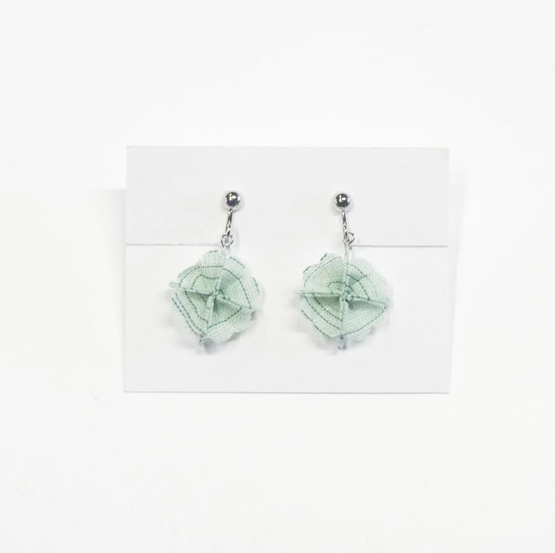 
            アクセサリー 選べる イヤリング ピアス 伝統工芸 手織り 色柄 おまかせ 小物 雑貨 服飾雑貨 和雑貨 和小物 民芸品 工芸品 伝統工芸品 日本製 能登上布 手作り 手仕事 伝統技術 おしゃれ かわいい 花 お花 小花 おはな はな hana シンプル 日常使い 華やか コハナ一連 石川 能登 羽咋 北陸 能登半島
          