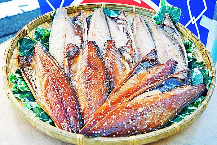 【ふるさと納税】ひもの職人が丁寧に作るから美味しい！大さば10枚セット(みりん・塩味各5枚)(伊東ゆのや干物店)