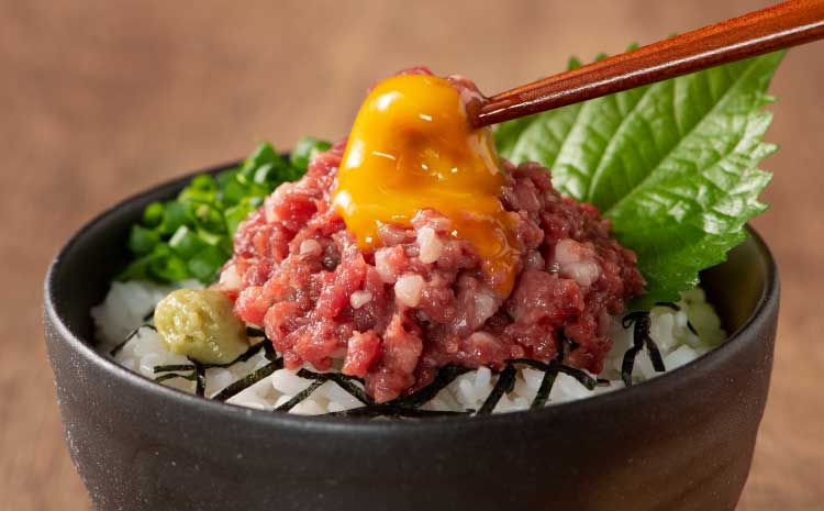 ふじ馬刺しと藤彩牛の贅沢食べ比べセット ユッケ 贅沢 絶品 上質 ユッケ ネギトロ 肉 精肉 焼肉 すき焼き 和牛 黒毛和牛 馬肉 赤身 上赤身 バラ カルビ ロース ランプ スライス 藤彩牛 熊本 