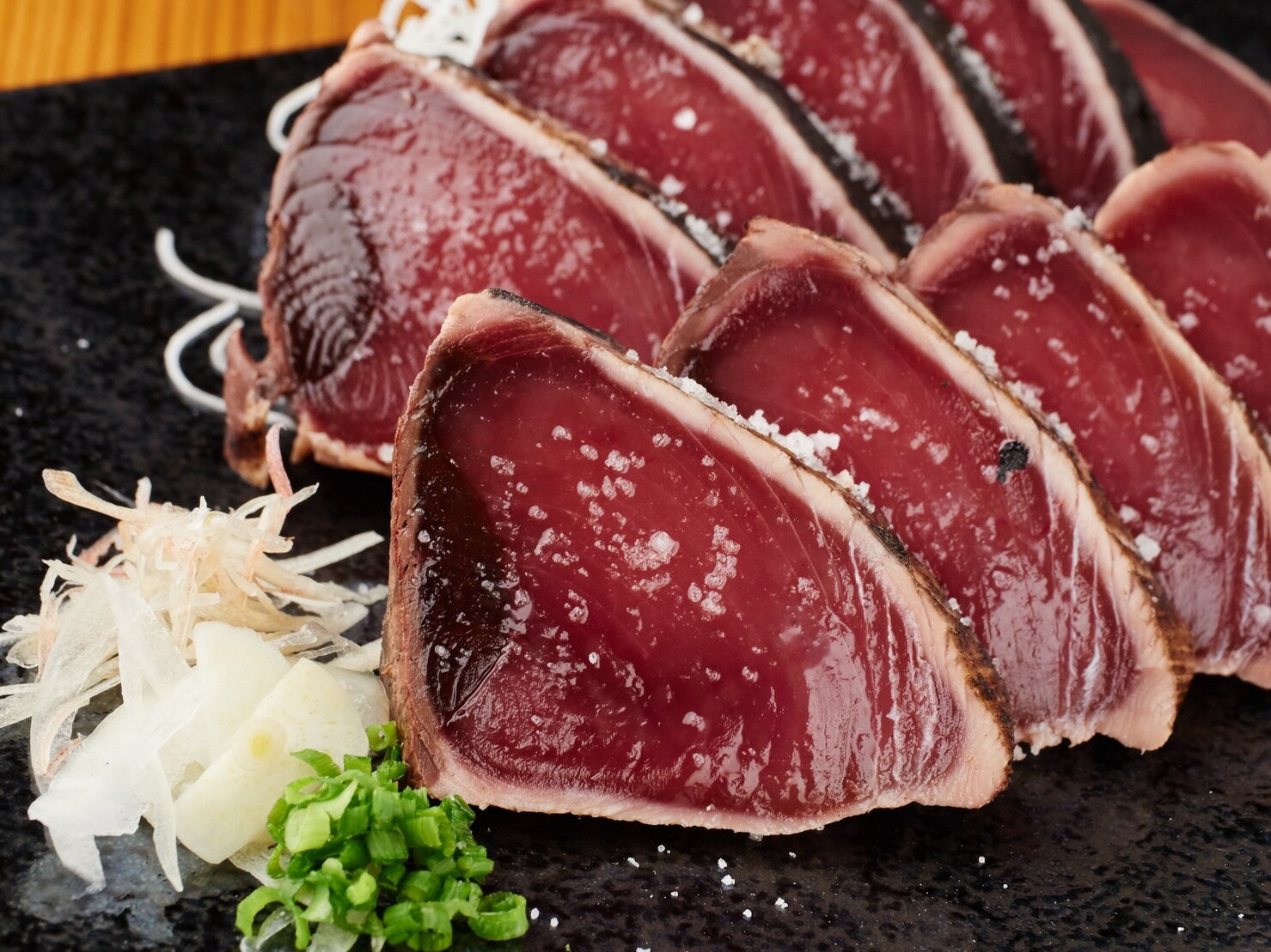 【ふるさと納税】 訳あり かつお たたき 600g 天日塩セット 業務用 不揃い サイズ・部位指定は不可 鰹のたたき 刺身 さしみ 土佐 高知県産 ふるさと納税 かつおのたたき 藁焼き おかず 惣菜 簡単調理 冷凍 かつおのたたき 訳あり 人気 おススメ 宿毛市 高知県 9000円