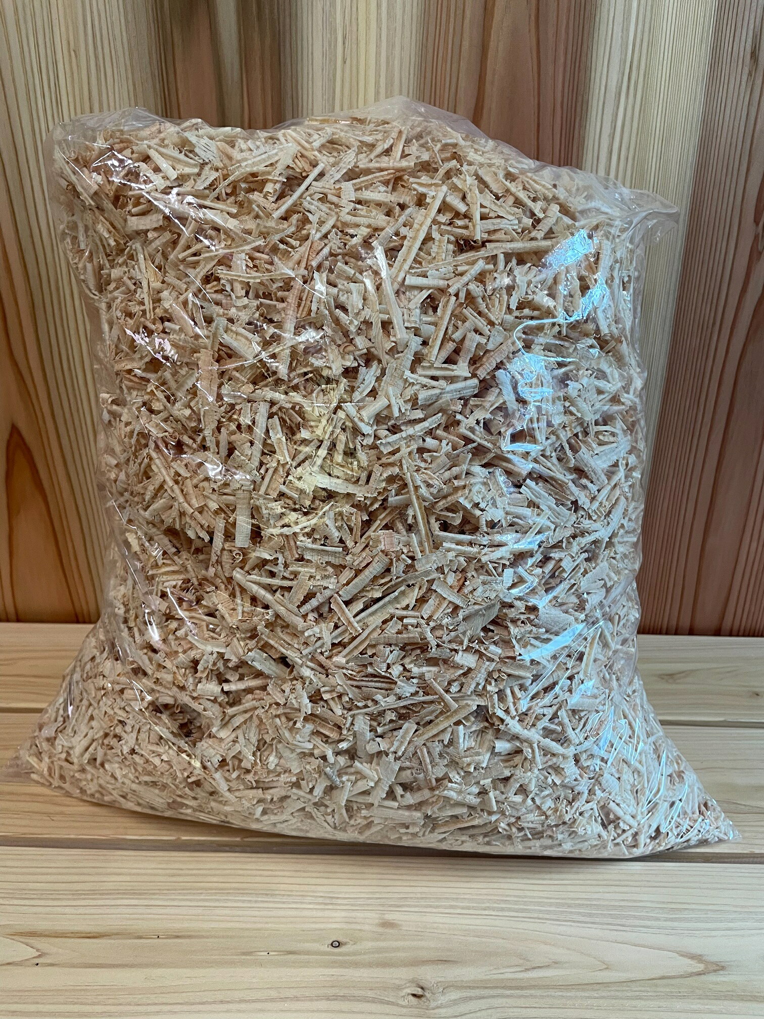 【ふるさと納税】ひのきチップ約1kg | 桧 ヒノキ 木製 桧 天然ヒノキ100％ お子様 ペット 安心 おがくず状 森の香り 入浴剤 芳香材 ガーデニング マルチング材 土の乾燥防止 雑草抑制 家庭菜園 鉢植え 昆虫 寝床材 多用途 抗菌 消臭防虫 防ダニ効果 丹羽製材 奈良県 御杖村