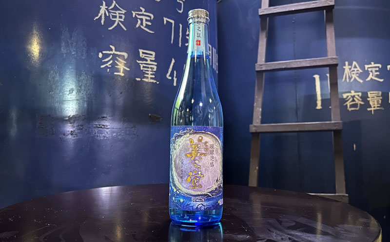 【米島酒造】泡盛「美ら蛍」720ml＆泡盛パウンドケーキ「島の滴」各1本 泡盛 蒸留酒 焼酎 アルコール 酒 発酵 酵母 米 黒麹 米麹 もろみ 熟成 蒸留 ケーキ スイーツ 北海道産 あずき 酒造り