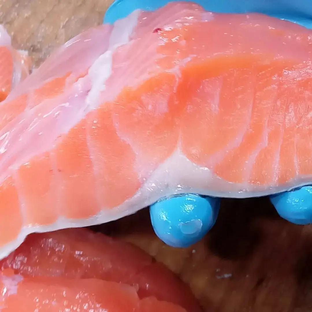 トキシラズ　約2.1kg　1尾分 切り身【鮭　時鮭　ときしらず　トキシラズ　ふるさと納税　北海道　海産物　魚】(C0033)