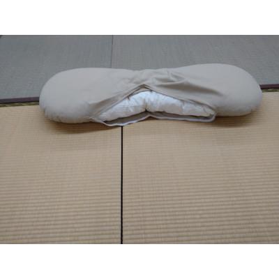 ふるさと納税 近江八幡市 カバー式　もめん綿入り・抱き枕　ベージュ |  | 01