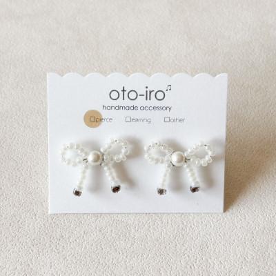 ふるさと納税 長岡京市 きゅっと結んだ小さなビーズリボンのピアス【mini ribbon/パールホワイト】