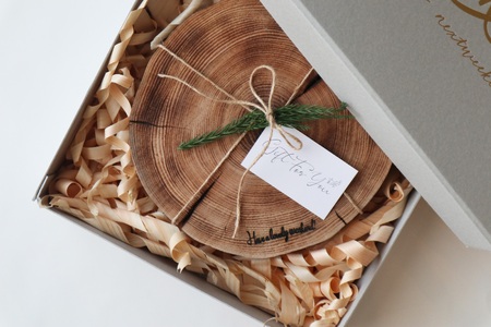 焼きヒノキのカッティングボード（化粧箱入り）《株式会社ガルテン》｜木製 ひのき キッチン用品 吉野町 プレート 皿 アウトドア シンプル カフェ 人気 おすすめ