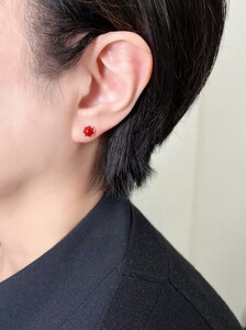 【K10】 血赤珊瑚のラウンド王冠ピアス 【PE-515K10】