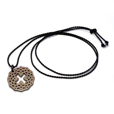 ふるさと納税 長崎市 べっ甲製十字架と花のペンダント |  | 01