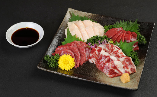 【定期便12か月】 あか牛 すきやき ・ しゃぶしゃぶ 用 サーロイン 肉 1kg(500g×2)、馬刺し 300g(赤身100g 霜降り100g たてがみ100g) 食べ比べ セット