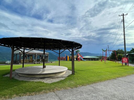 【 三好 】 健康 と ふれあいの森 宿泊券 バンガロー 〈10人棟〉