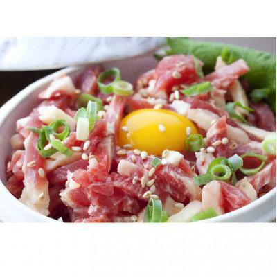 ふるさと納税 宇城市 熊本直送　国産ブロック肉馬刺し霜降り(中トロ)300g+ユッケ100gセット(宇城市) |  | 01