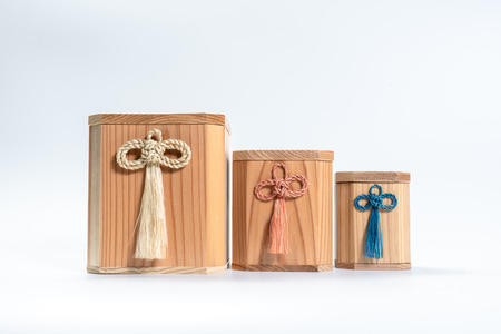 伝統工芸 とくしま 杉 骨箱 茜染 4寸【 杉の 骨壺 】