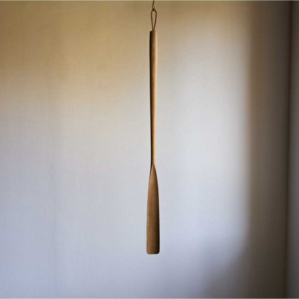 【ふるさと納税】【スピード配送】【選べるカラー】靴べら oil finish(ラタン巻き) 1本 / 靴ベラ 靴べら 木製 ラタン ナチュラル 雑貨 靴 使いやすい おしゃれ インテリア 木目調 デザイン ギフト 贈答 / 恵那市 / ROYAL STAGE[AUEB044]