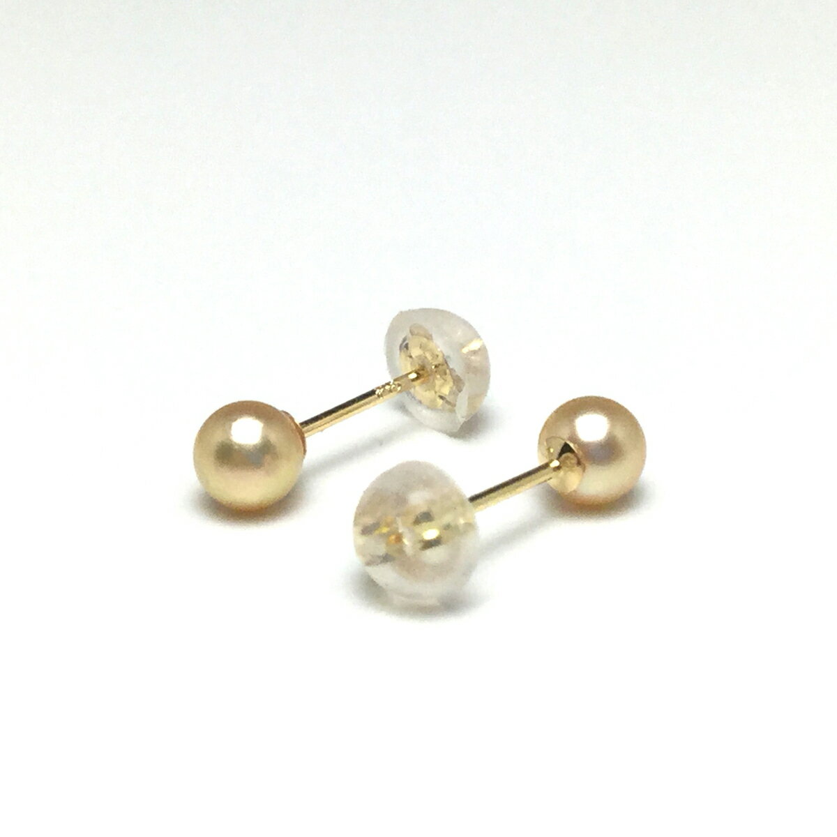 【ふるさと納税】 真珠 ピアス 4.0～4.5ミリ K18 アクセサリー パール アコヤ真珠 伊勢 志摩 伊勢志摩 英虞湾 冠婚葬祭 慶事 弔事 結婚式 入学式 卒業式 ギフト フォーマル カジュアル 誕生石 記念日 / 老舗の真珠専門店・高品質アコヤ真珠ゴールドピアス4.0～4.5ミリ（K18）
