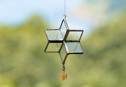 ステンドグラス 蜂の巣 モチーフ サンキャッチャー 手作り インテリア雑貨 ハンドメイド 雑貨