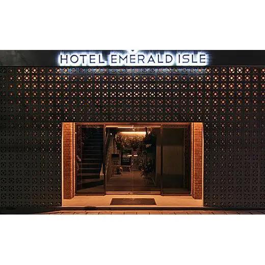 ホテルエメラルドアイル石垣島宿泊券　シングル１名様（無料朝食付）EI-001