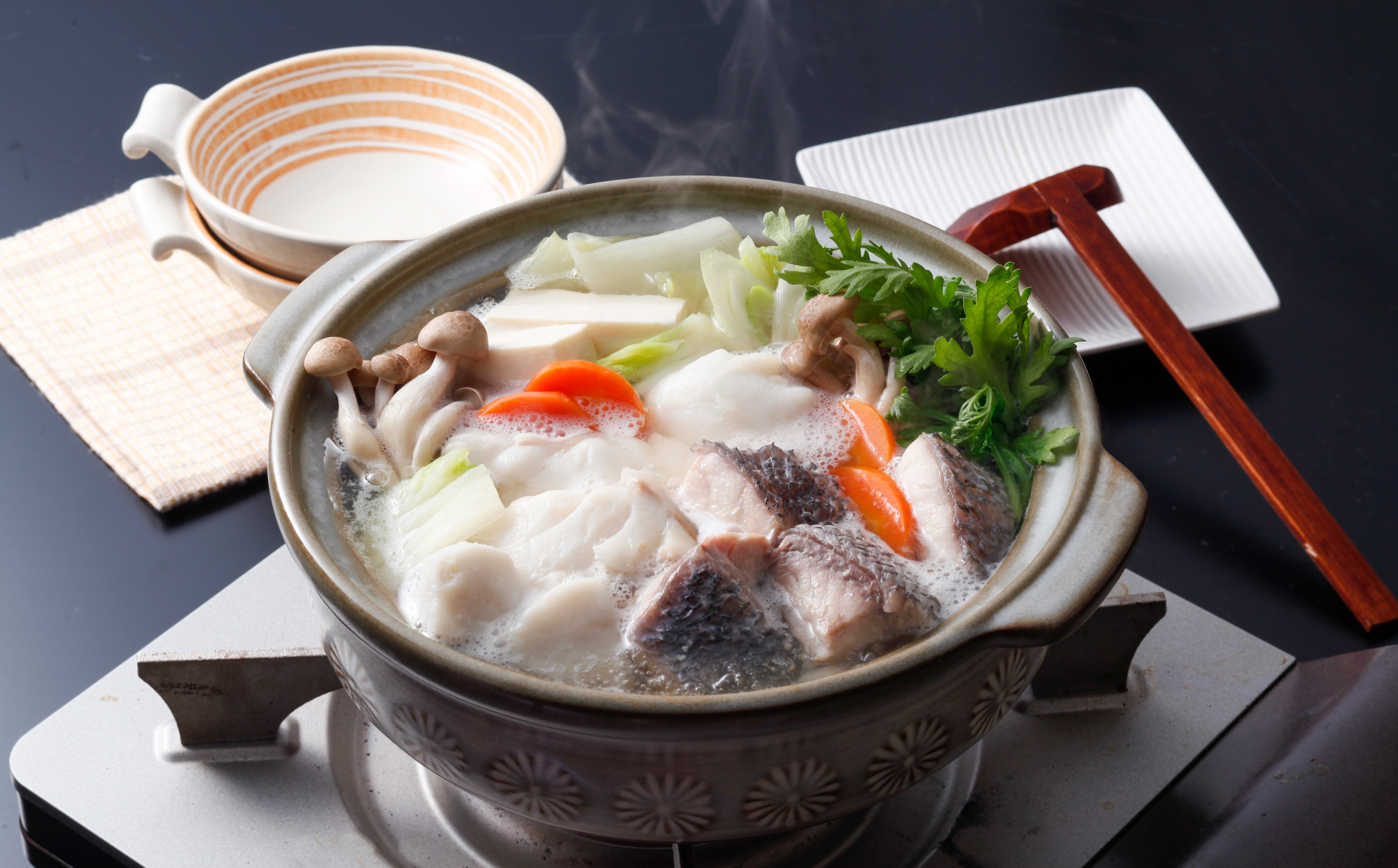 
            A504 天然クエと高島鯛の海鮮鍋
          